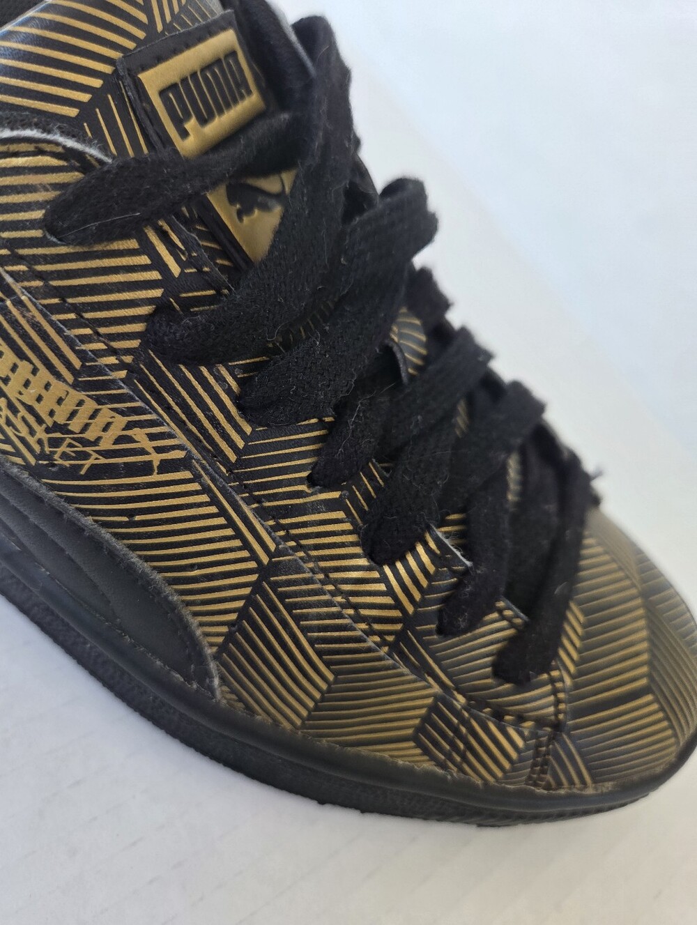 Puma Basket Kids Black & Gold Geometric Pattern Low-Top Sneakers Size 4